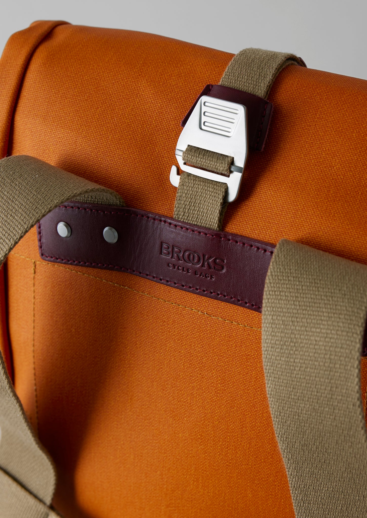 Brooks rolltop outlet