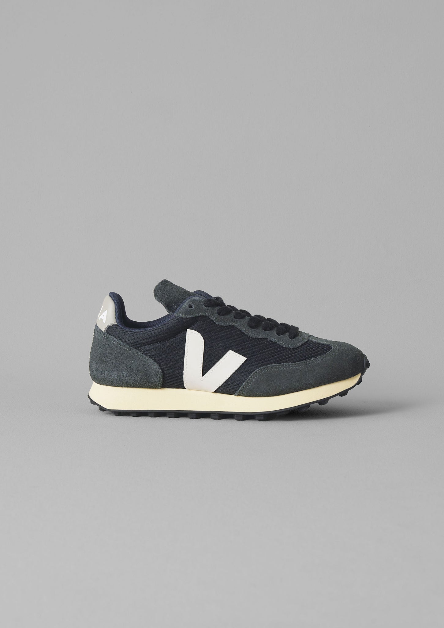 Veja Rio Branco Trainers | Black/White/Oxford Grey