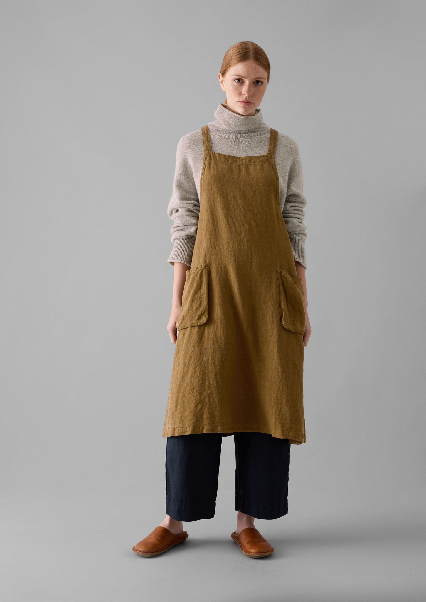 Linen Crossback Pinafore Apron | Tawny Brown