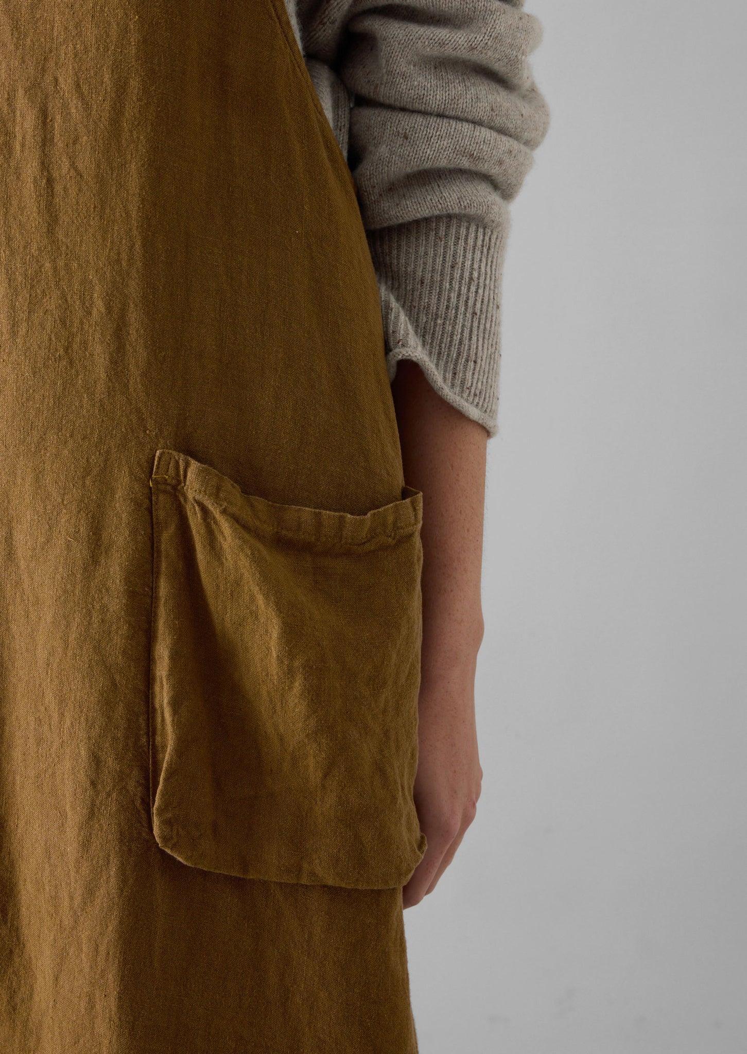 Linen Crossback Pinafore Apron | Tawny Brown