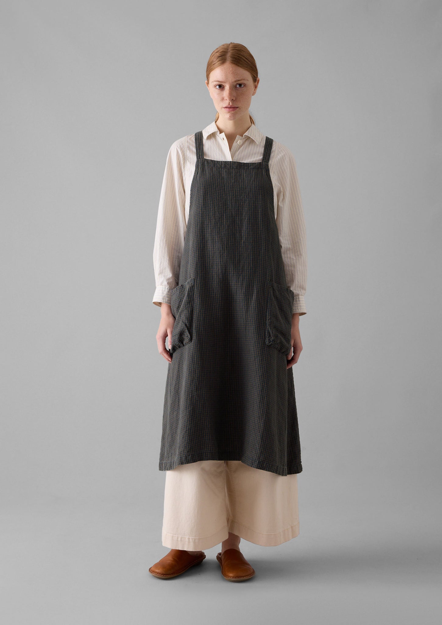 Check Linen Crossback Pinafore Apron | Navy/Chestnut