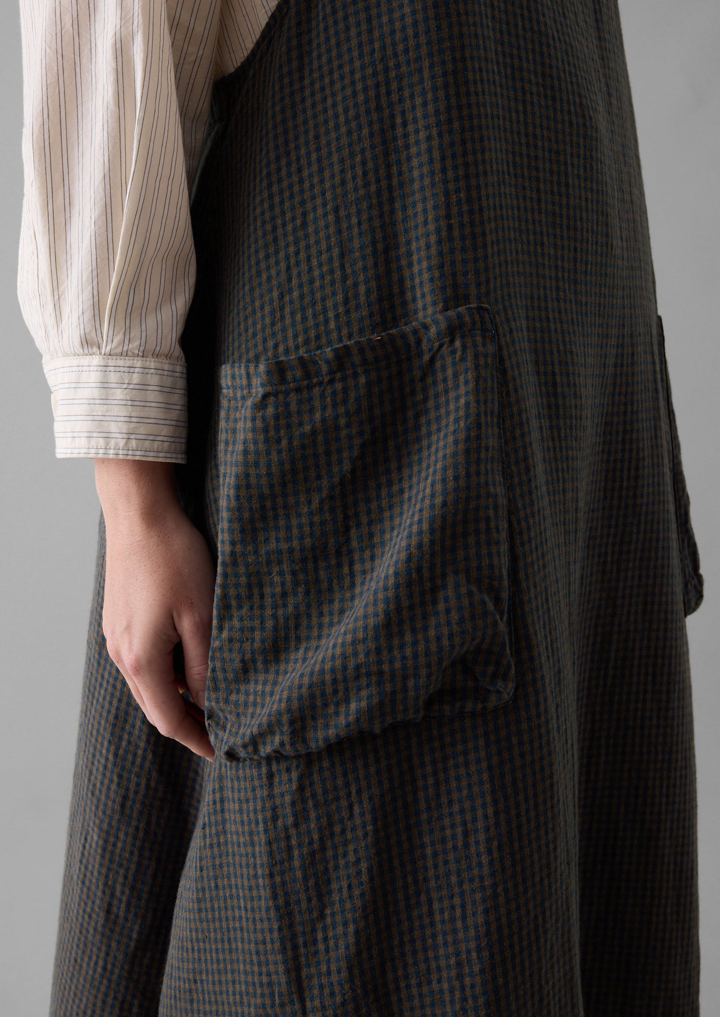 Check Linen Crossback Pinafore Apron | Navy/Chestnut