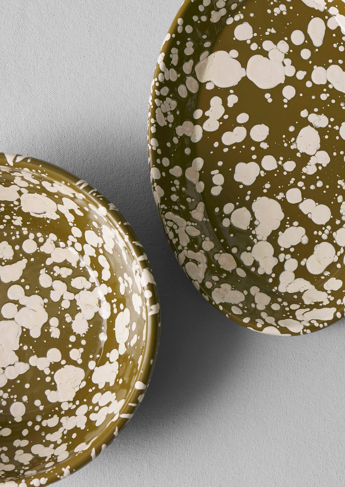 Splatter Enamel Platter | Olive/Ecru