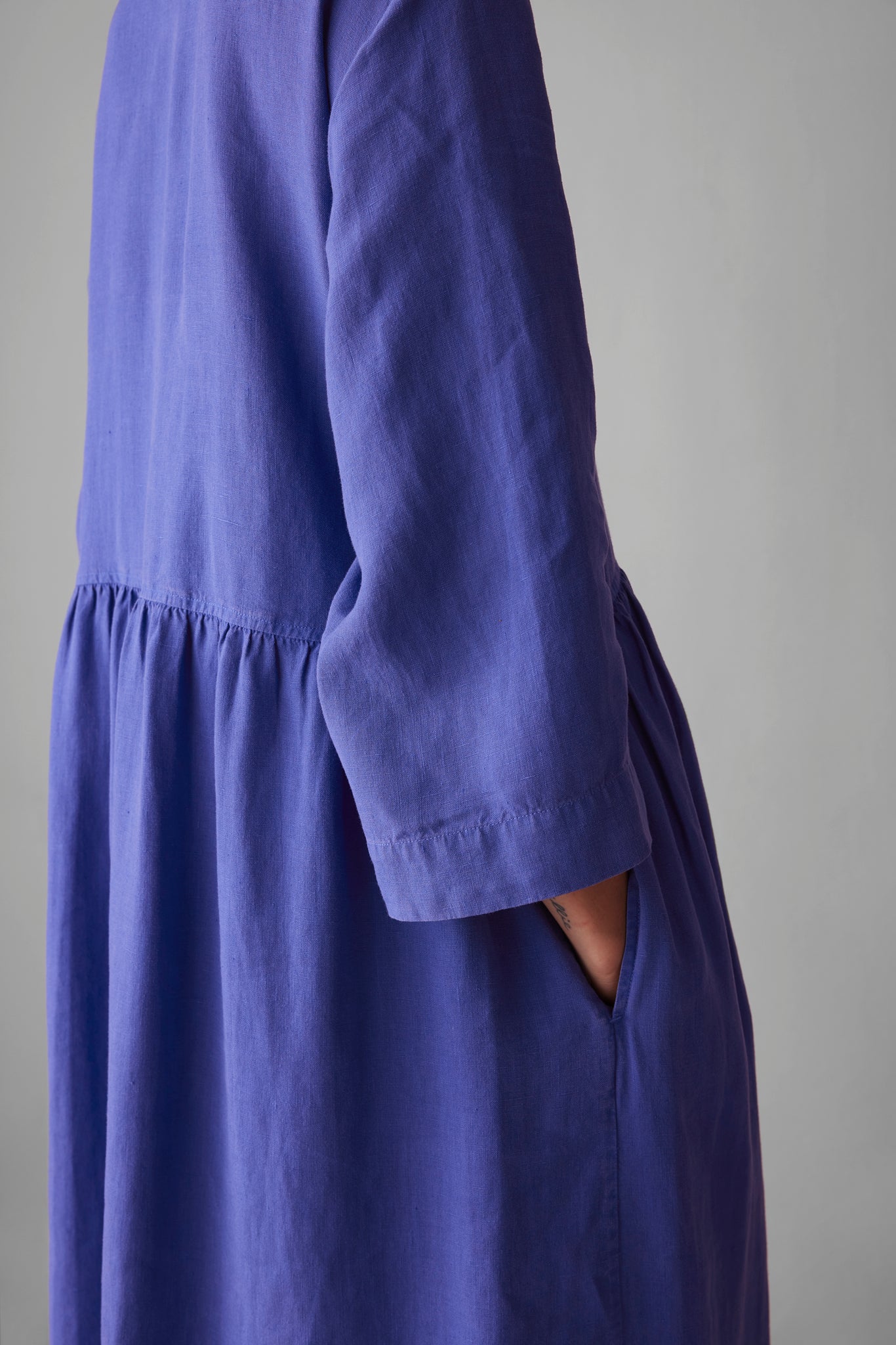 V-Neck Garment Dyed Linen Dress | Bilberry | TOAST