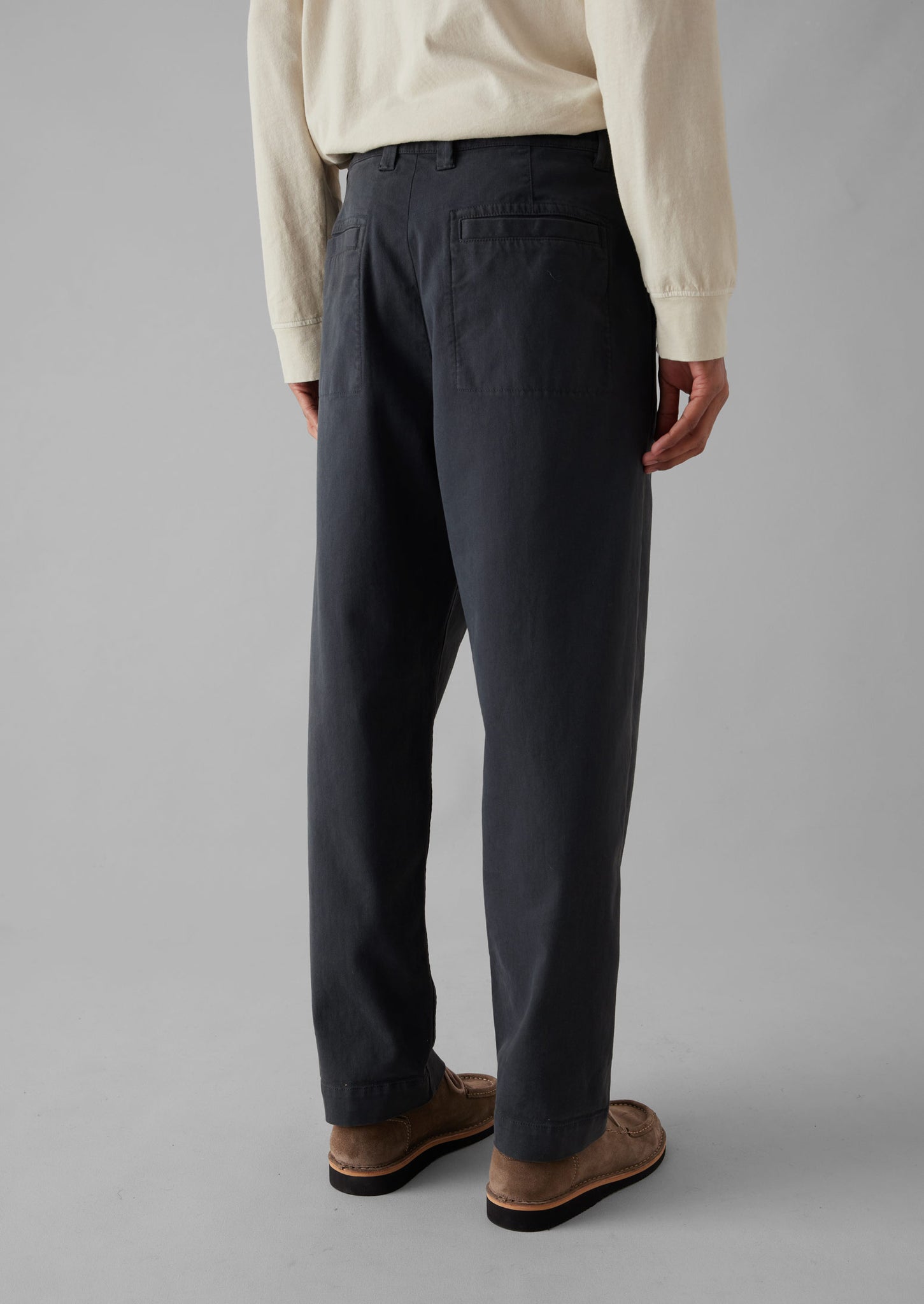 Garment Dyed Cotton Pleat Trousers | Charcoal