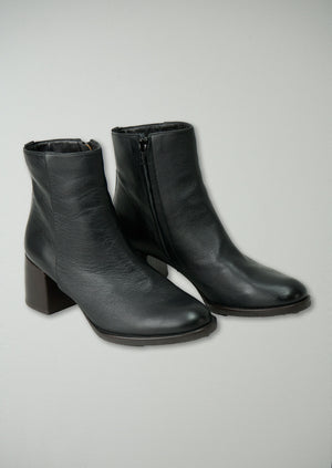 Reworn Chie Mihara Zip Boots Size 36 (112) | Black